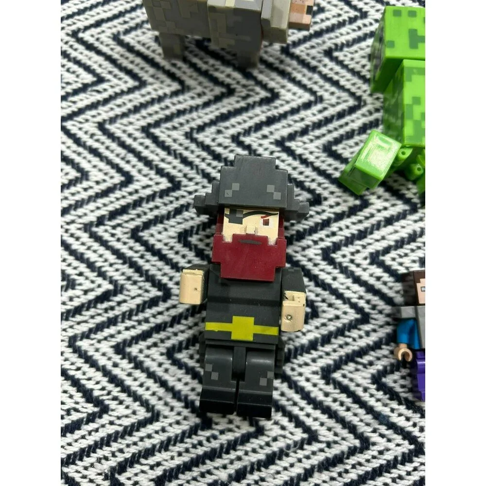 Minecraft Action Figures Set With Creeper Alex Skeleton Horse Wolf & More - Picture 6 of 8